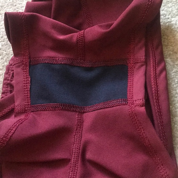 NWOT Maroon Fleos - Picture 5 of 5
